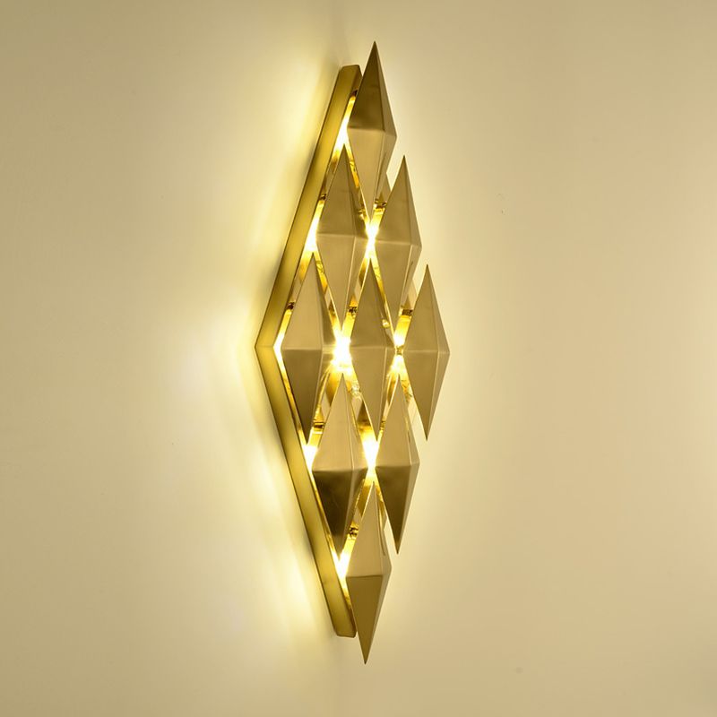 Luz de pared rómbica dorada en la moderna lámpara de pared de metal de electroplacas de estilo creativo para el dormitorio