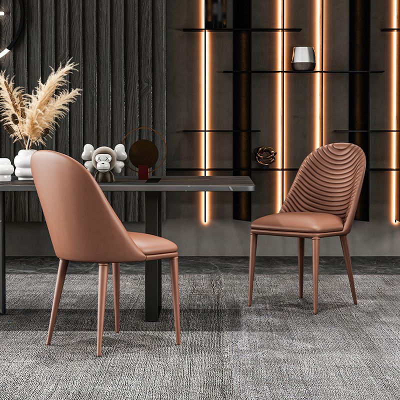 Sedia da pranzo in pelle parsons in stile designer parsons