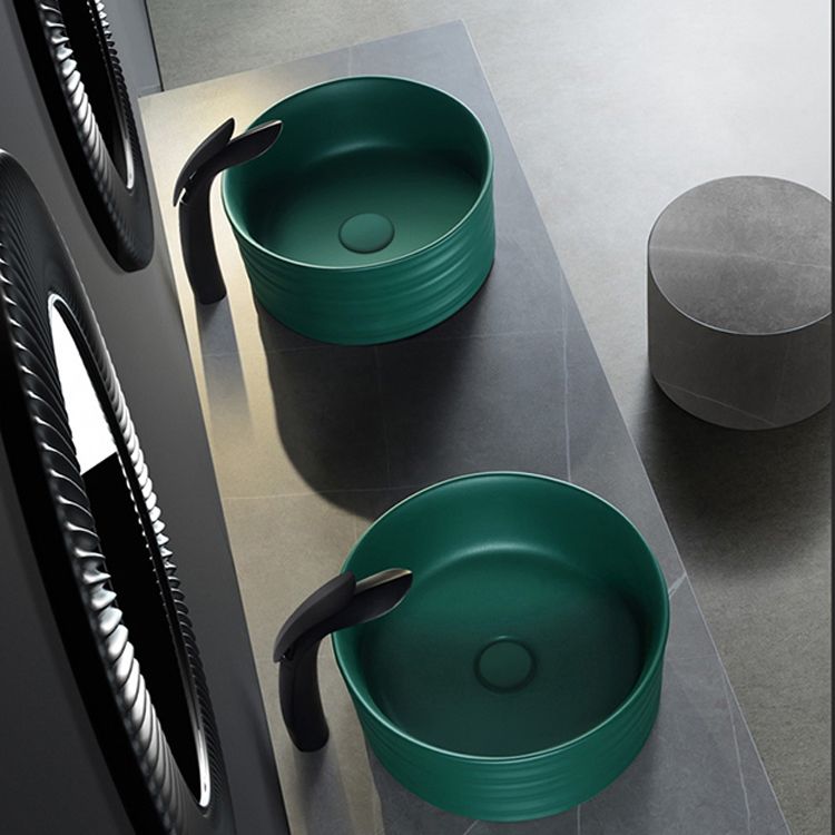 Modern Vessel Bathroom Sink Circular Porcelain with Pop-Up Drain Vessel Sink