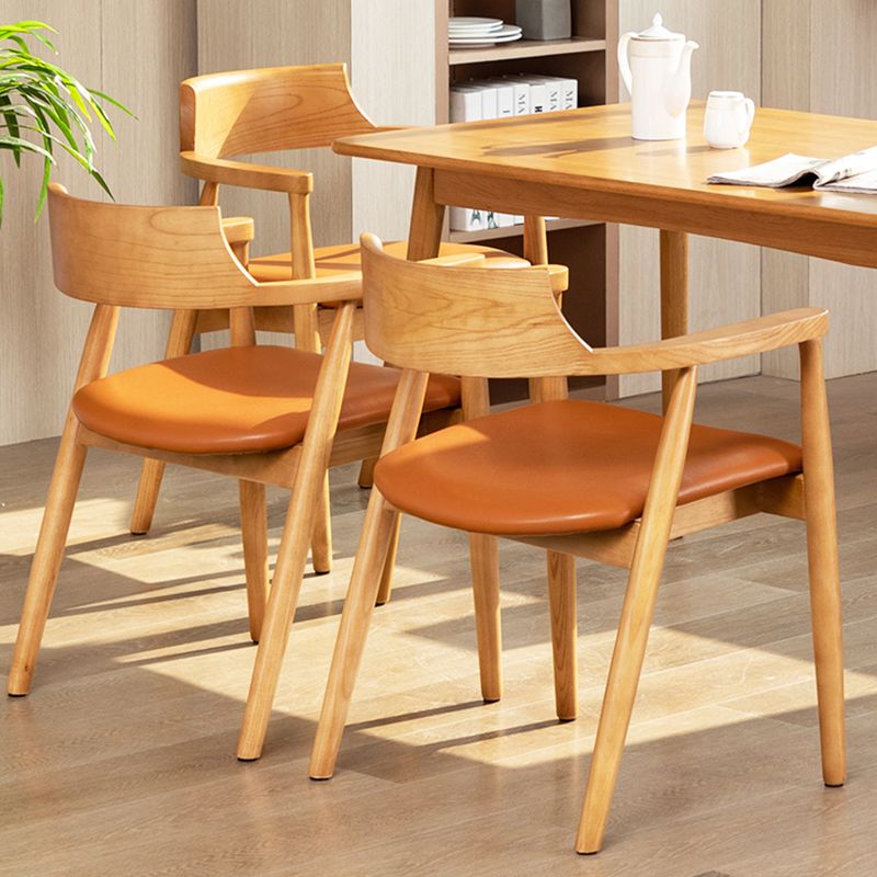 Silla de comedor de cuero contemporánea con respaldo abierto de madera