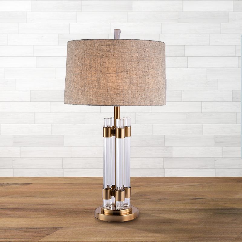 Lampada da tavolo in tamburo di lino Illuminazione tradizionalista Lampada da tavolo per camera da letto a 1 luce con base cilindrica in cristallo