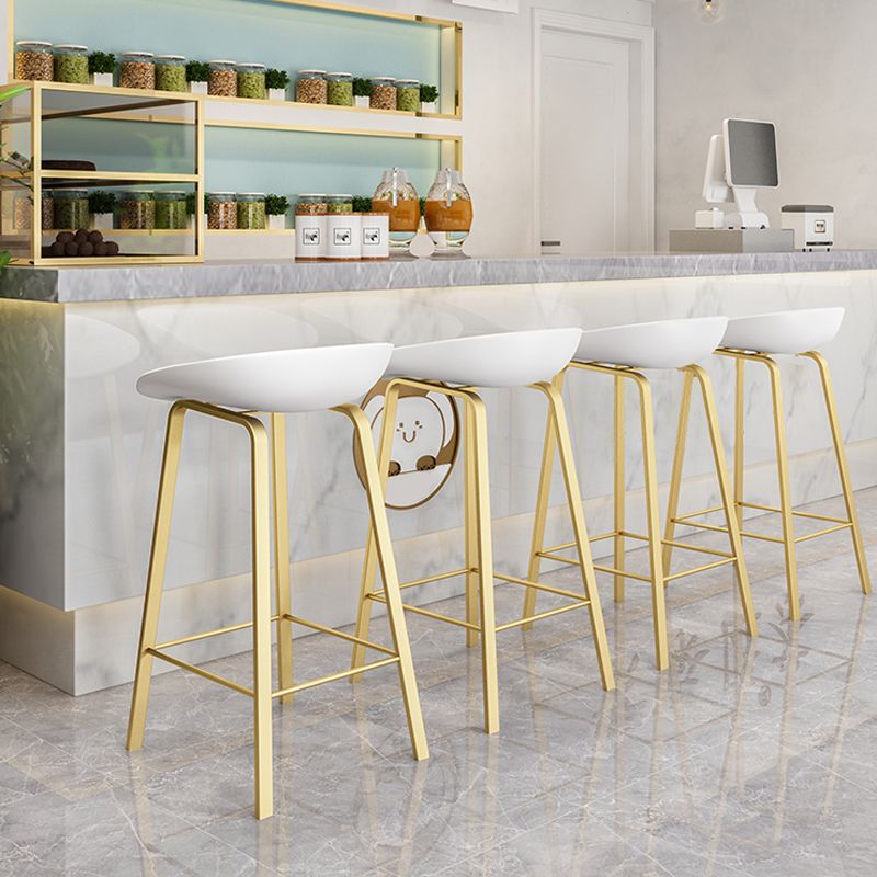Modern Backrest Counter Stool Iron Bar Stool with Acrylic Seat and Pedal for Milk Tea Shop
