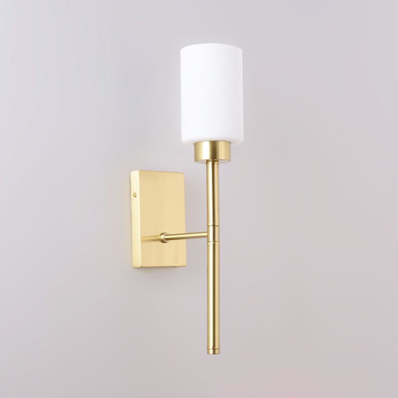 Opal Glass Tube Sconce Modernist 1 Bulb Wher Wall Freeting In ottone con braccio a matita in metallo