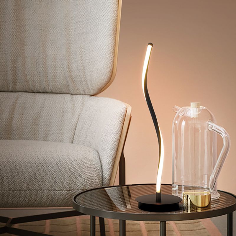 Éclairage de tâche LED noir / blanc en forme de ruban métallique avec piédestal rond