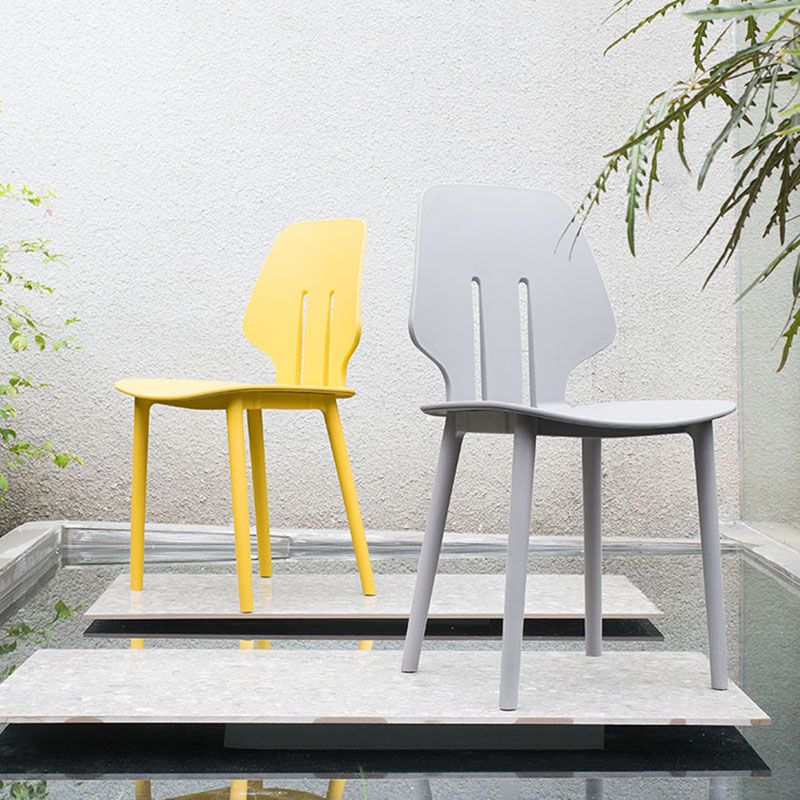 Chaise de salle à manger en plastique colorée scandinave, sans bras, à dossier solide