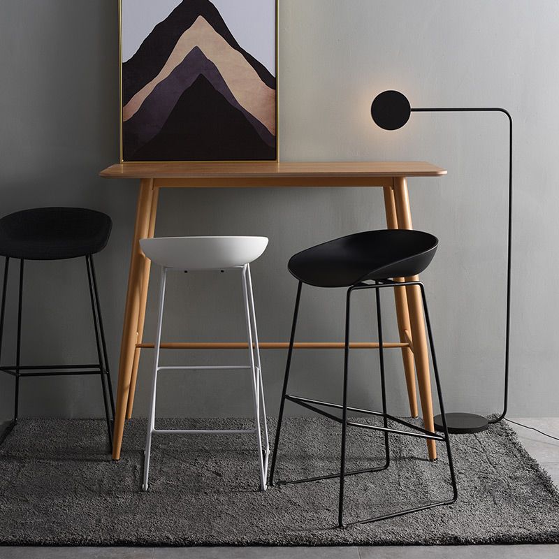 Modern Plastic Coffee Shop Stool Matte Finish Low Back Footrest Barstool