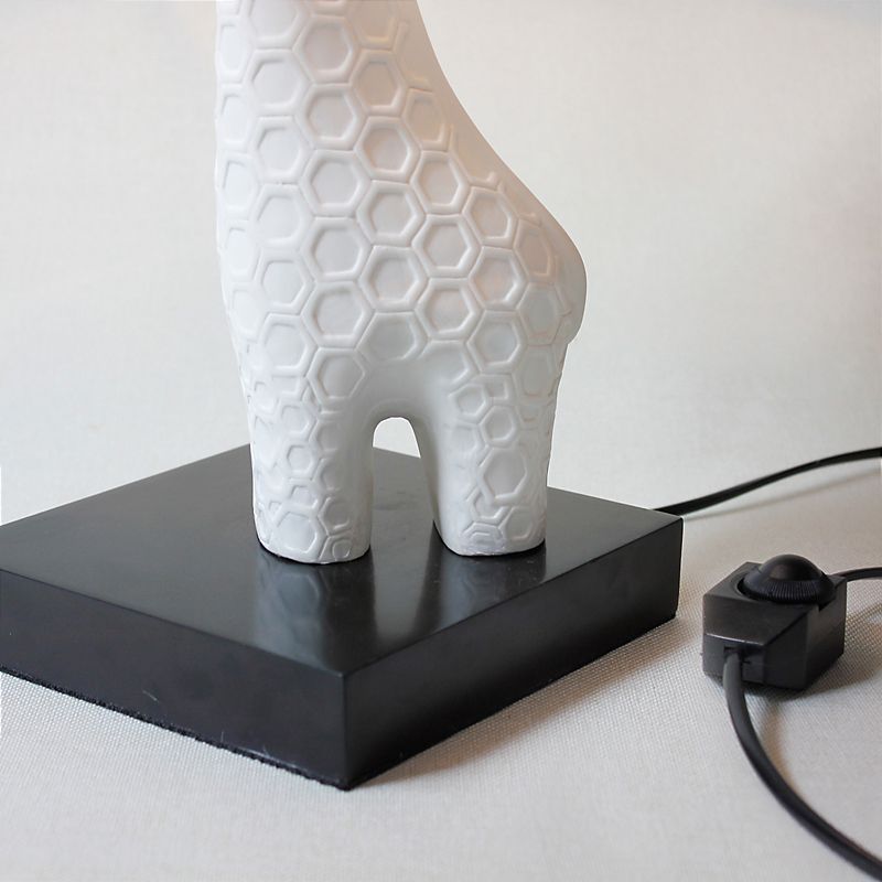 Weiße Single Drum Study Lampen Modernismus Stoff Lesen Lesen mit Giraffe -Basis für Schlafzimmer