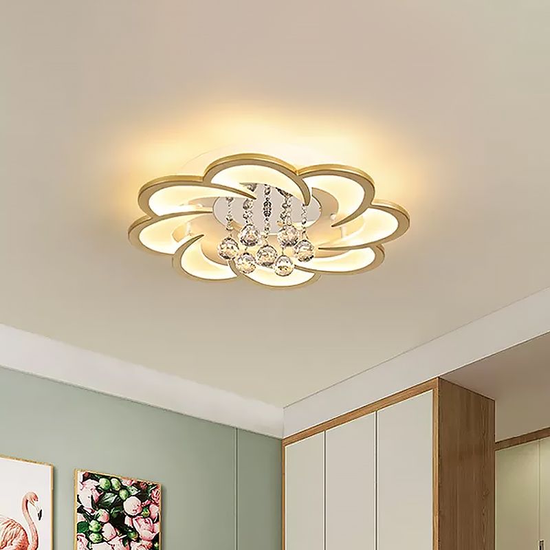 Modernist Petal Flush Ceiling Light Fixture Acrylic 20.5"/27" W LED Bedroom Flushmount in Gold, Warm/White Light