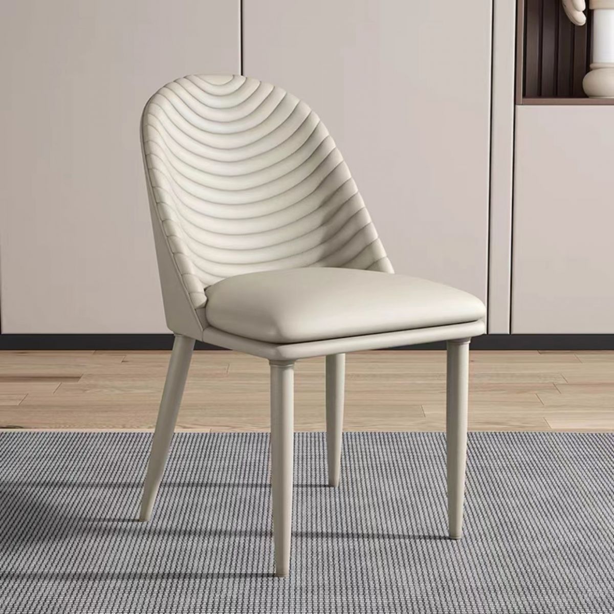 Chaise de salle à manger d'intérieur à base métallique 19" chaise en cuir Parsons large pour restaurant