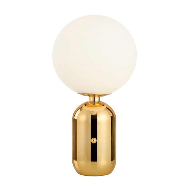 Lampada da tavolo globo in vetro bianco latte Lampada da comodino modernista in oro a 1 luce per comodino