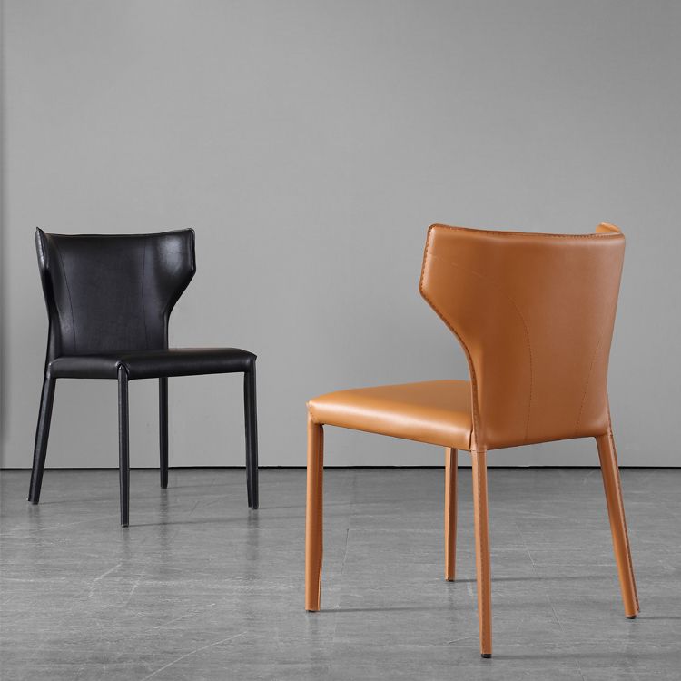 Silla lateral moderna con respaldo de orejas, silla de cuero con acabado mate para comedor