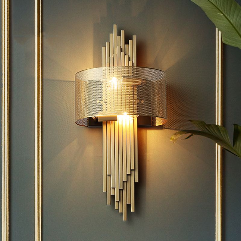 Colonial Linear Wall Lampe Sconce 2 LICTES METAL MELL LIGHTSURS EN GOL avec un écran de maille à l'extérieur