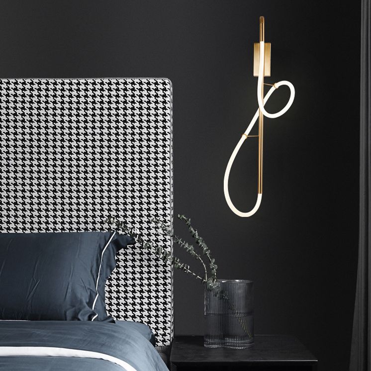 Gold Linear LED Wall Lamp in Modern Creative Style Wrought Iron Wall Sconce with Silicone Shade