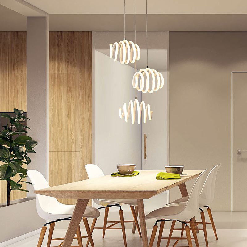 Minimalista Twisted Suspension Colgante LED acrílico Comedor Costilero Luz de techo en luz cálida/blanca