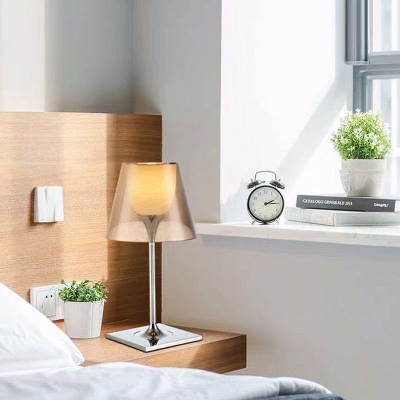 Kleurrijke metalen tafellamp eigentijdse stijl 1 lichte tafellamp voor slaapkamer