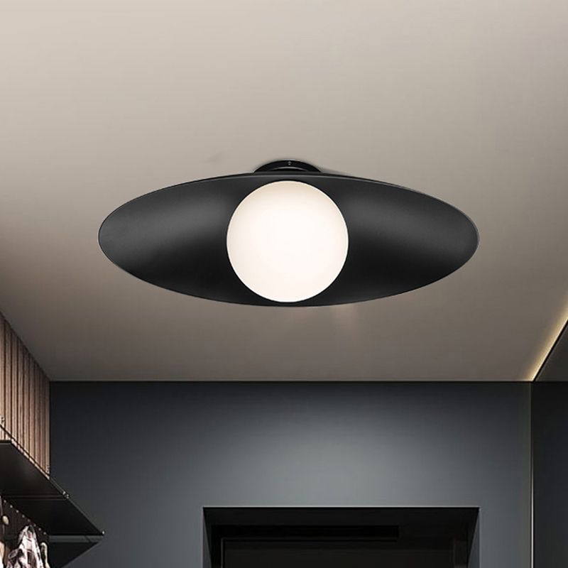 Plafonnier de couloir à 1 lumière en verre dépoli à montage encastré Orb simple en noir/blanc avec abat-jour ovale en métal