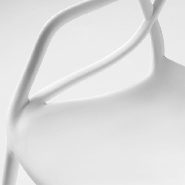 Chaise latérale de salle à manger à dossier ouvert en plastique nordique 33" H dinant la chaise pour le restaurant