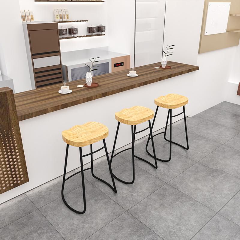 Modern Backrest Counter Stool Iron Milk Tea Shop Bar Stool with Wooden Seat and Pedal