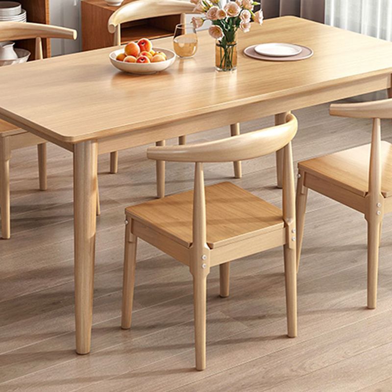 Contemporary Round Dining Table Solid Wood Dinner Table with 4 Legs