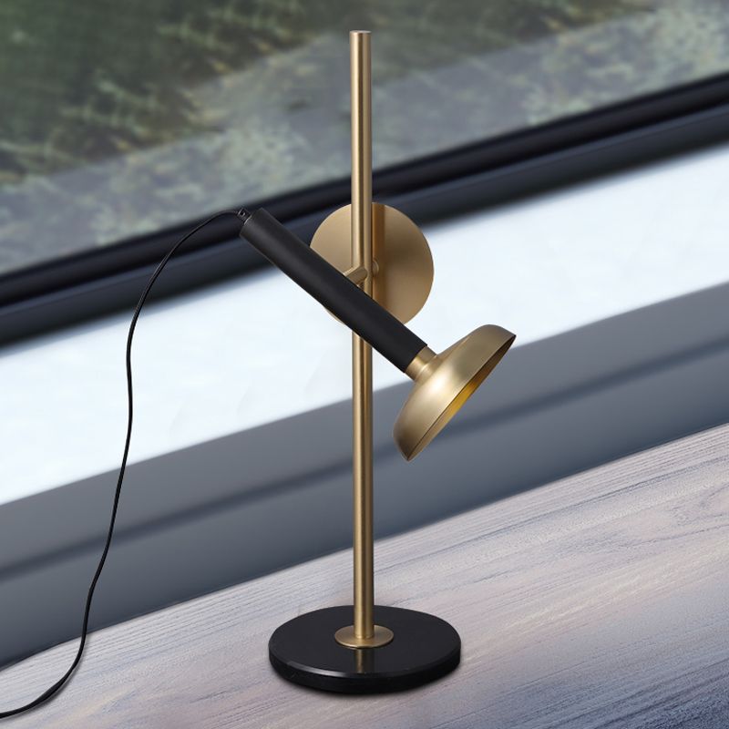Modernismo LED Iluminación de tareas Linterna de latón Luz de libro de lectura con pantalla de metal