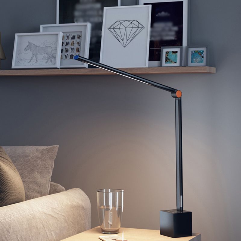 Lampada da tavolo da notte lineare stile moderno in metallo lampada da comodino singolo leggero in nero