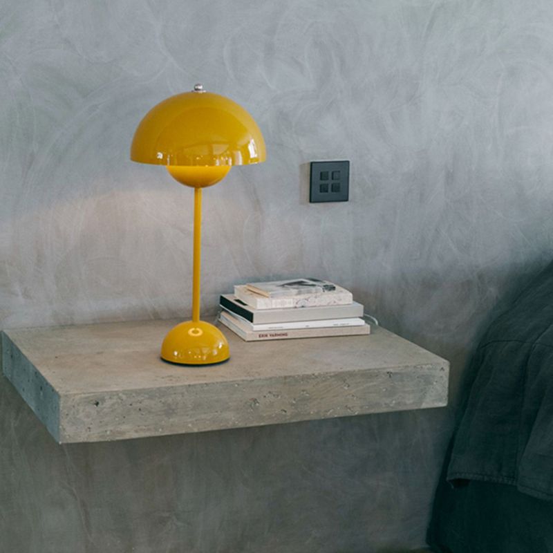 Modern Style Mushroom Shape Table Lighting Metal 1 Light Table Lamp for Bedroom