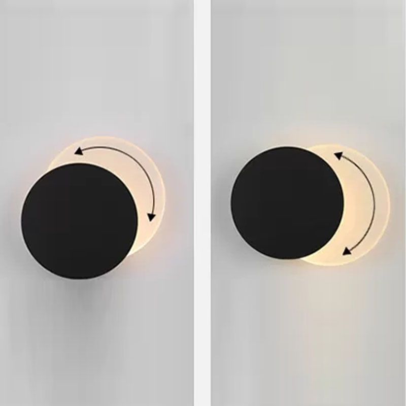 Schlafzimmer mit einer Kopfwand nach Metall postmoderne Wand montiertes Leuchte