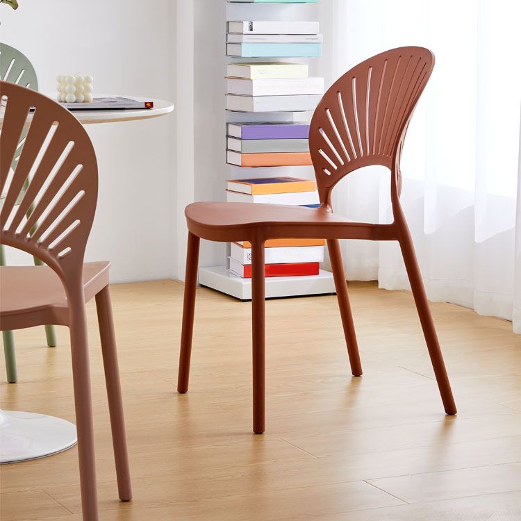 Plástico contemporáneo de las sillas apilables de la cocina que cena la silla lateral sin brazos