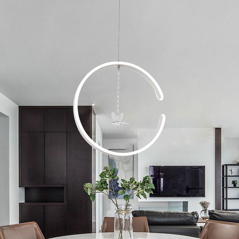 Metalen C-vormige suspensieverlichting Minimalisme Zwart/Wit LED Hanglampkit met bungelende kristalvogel in warm/wit licht