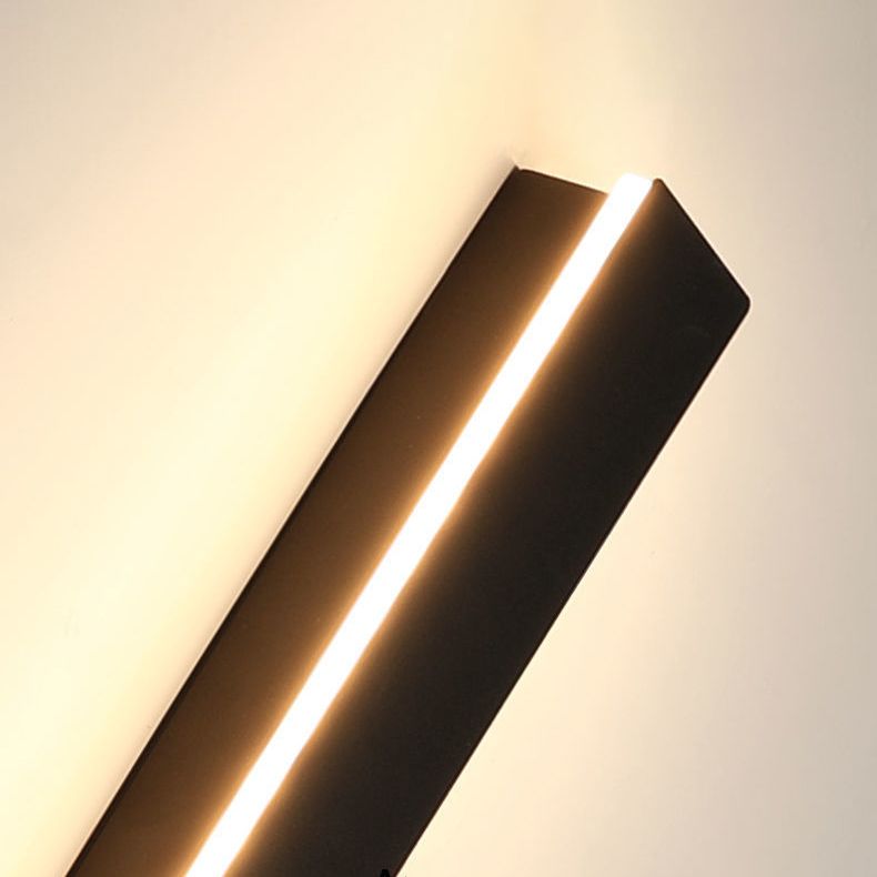 Linear Shape Wall Mount Lamp Modern Style Metal Sconce Lamp in Black for Exterior Wall