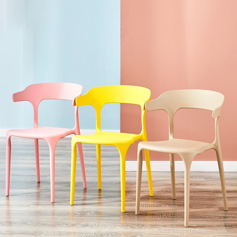 Polcatura da pranzo in plastica in plastica scandinava.