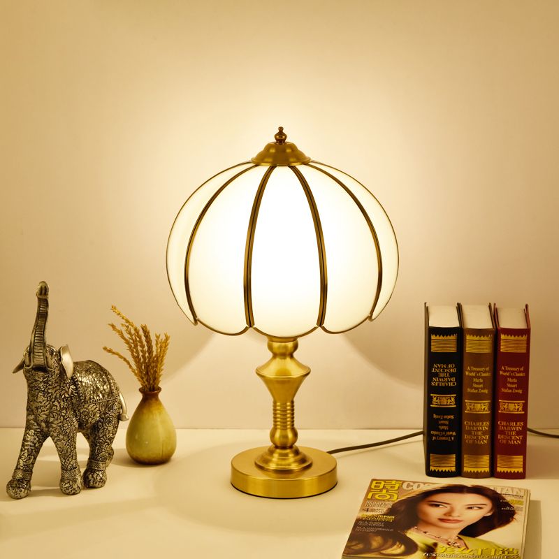 Lampe à table en or colonial feston / évasé 1 éclairage de nuit de colonialisme léger avec base en métal pour chambre à coucher