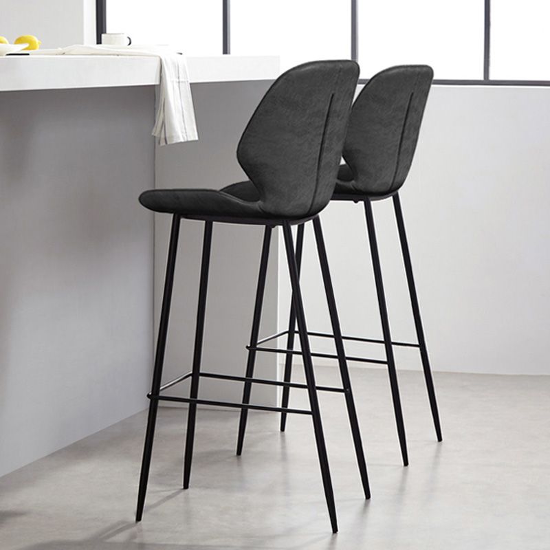 Barhocker im Industriestil, Eisenbeine, Eimersitz aus Leder für die Küchenbar