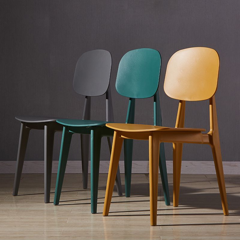Chaise d'appoint en plastique de conférence scandinave, finition mate, chaise de salle à manger à dossier ouvert