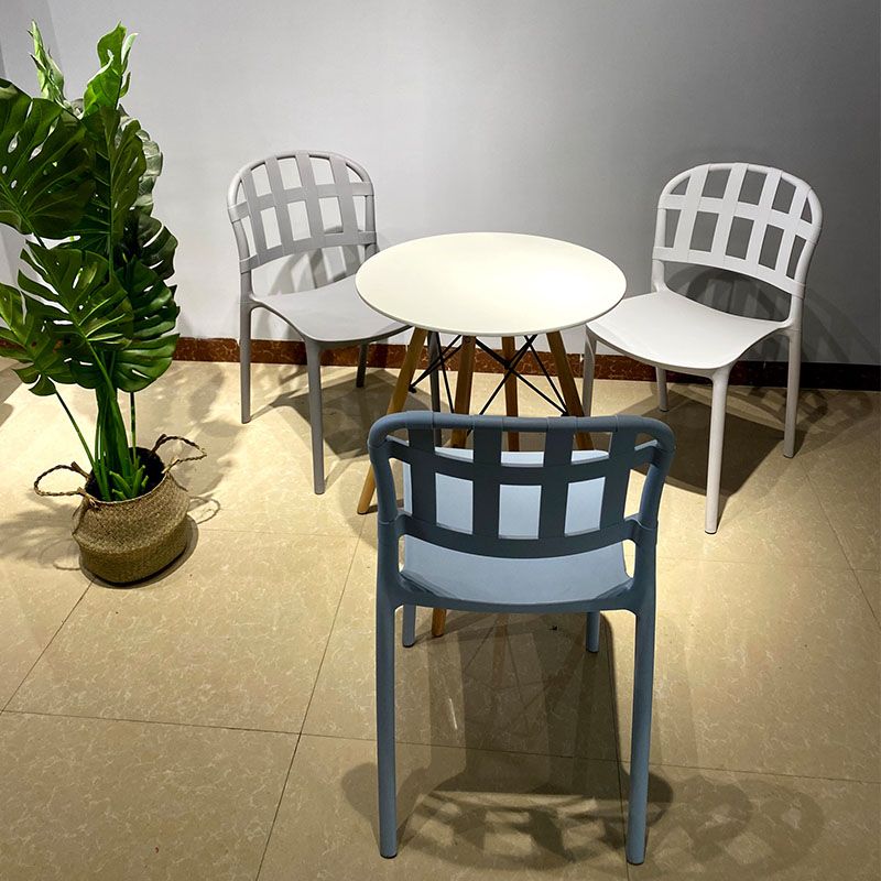 Sillas traseras abiertas sin brazos del estilo escandinavo que apilan la silla lateral plástica