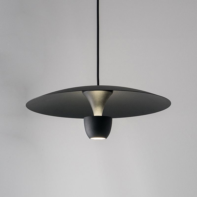 Nordic Flying Soucoucer Éclairage pendentif en métal LED Hanging Light