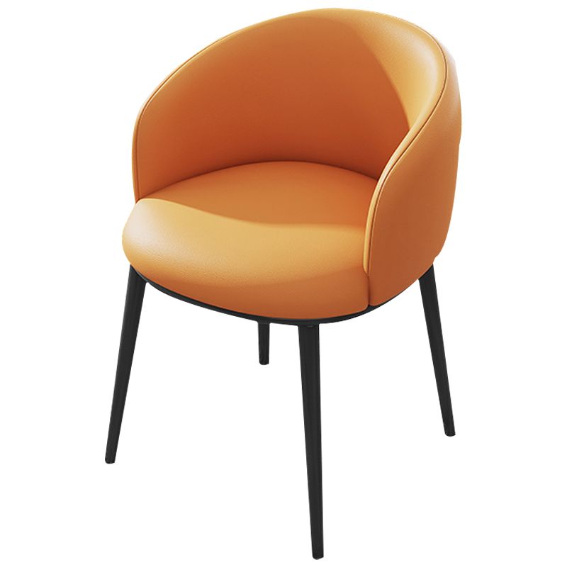 Silla de comedor tapizada moderna con respaldo sólido y acabado mate