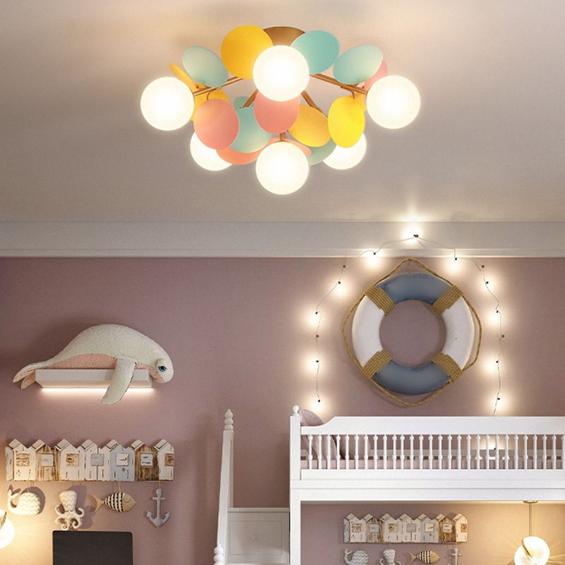 Petali eleganti Nordic Lampada del soffitto in vetro bianco camera da letto semifulò