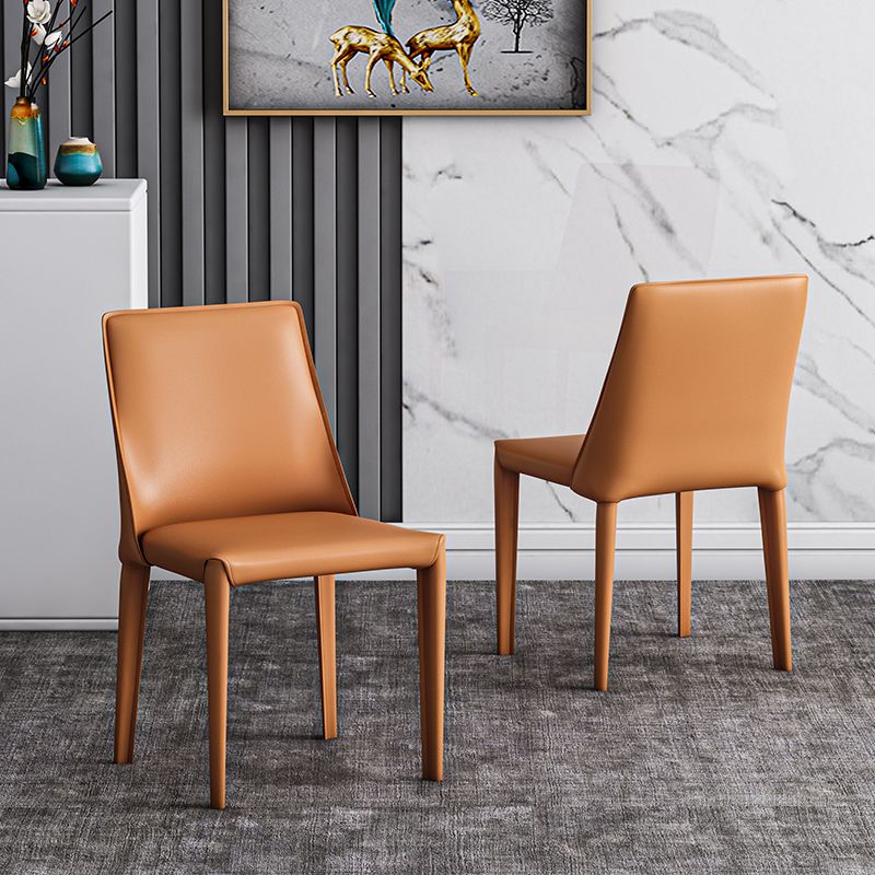 Silla lateral de cuero de hotel de estilo diseñador, silla de comedor con respaldo sólido y acabado mate