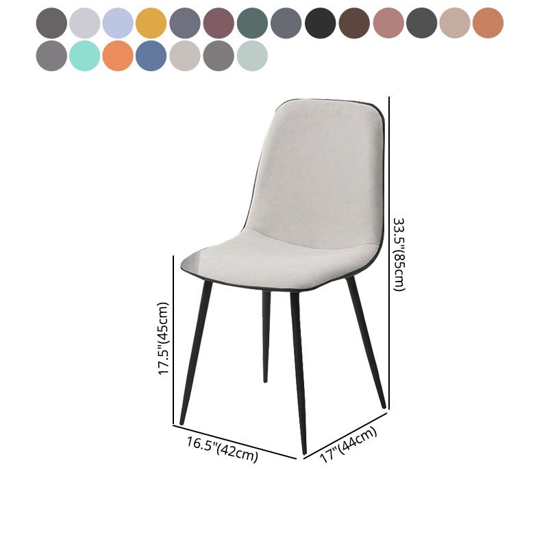 Silla de comedor tapizada con acabado mate y respaldo sólido para el hogar moderno