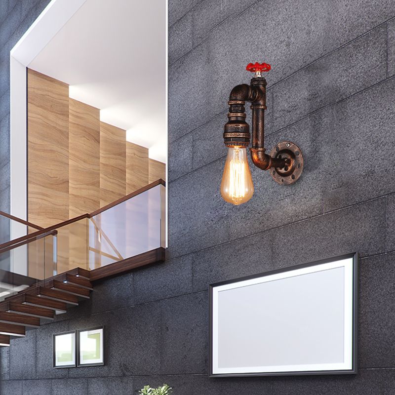 Rustikale Stilleitungswand mit Ventilrad 1 Glühbirnen -Schmiedeeisenwand montiertes Licht in Bronze