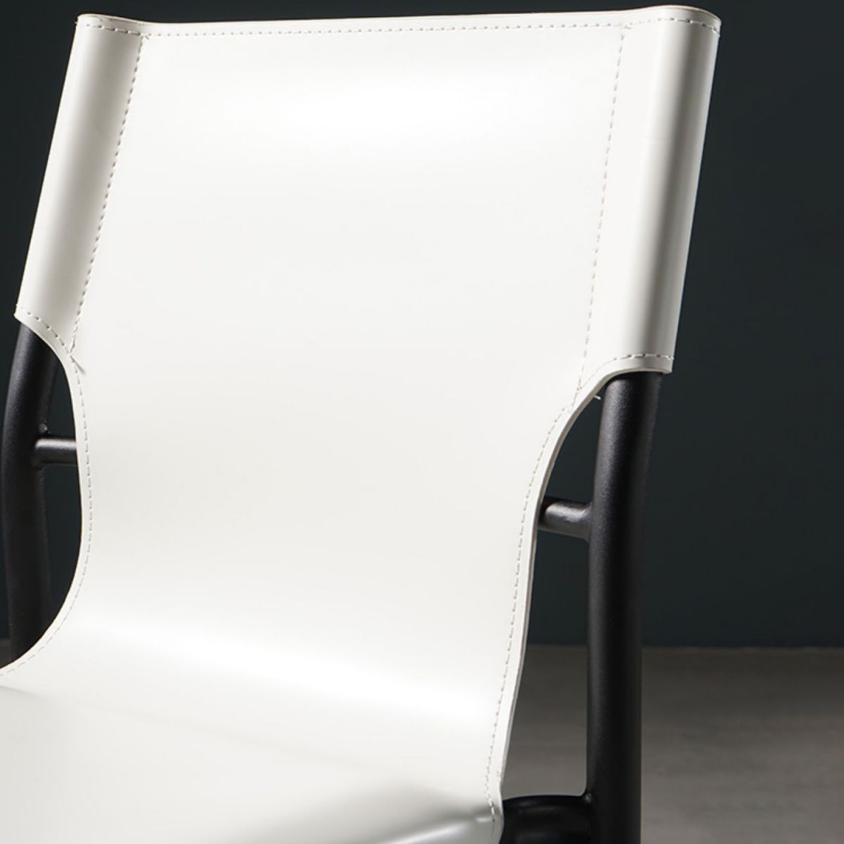 Silla de comedor de cuero de estilo industrial, silla de comedor sin brazos con respaldo sólido