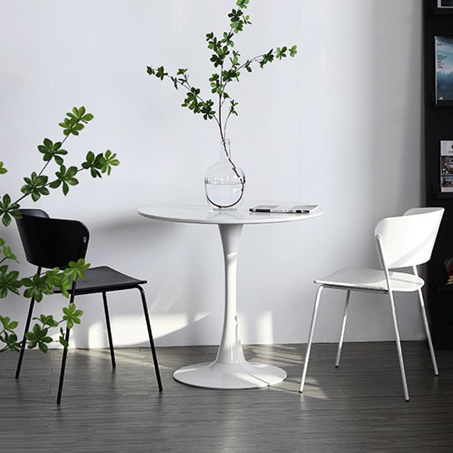 Silla lateral escandinava de plástico para interiores y exteriores, silla con respaldo abierto