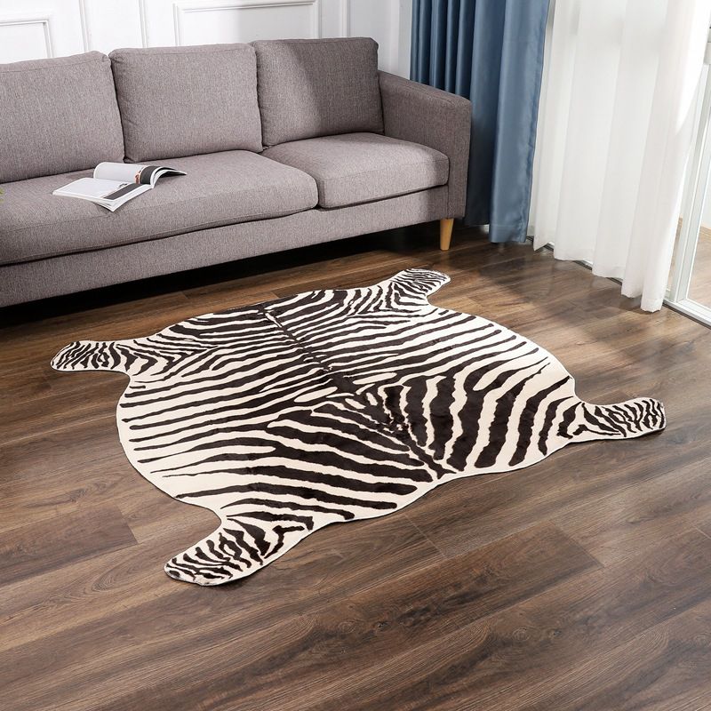 Unregelmäßige Form Zebra bedruckter Teppich schwarzer modernistischer Teppich Polyester Waschbarer Anti-Rutsch-Backing-Haustierfreundlicher Teppich für Zimmer