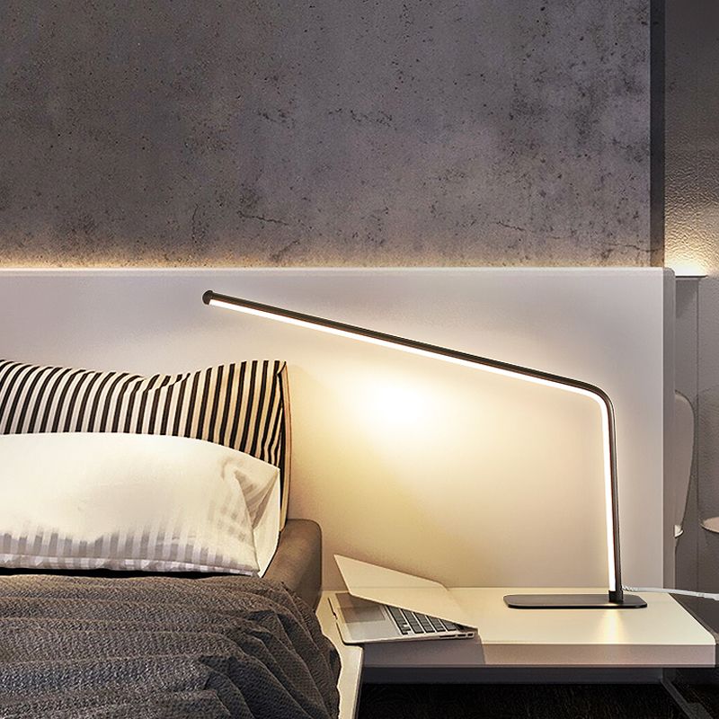 Noordse stijl LED -tafellamp moderne bureaulamp voor studieslaapkamer