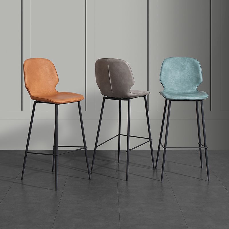 Leder-Fußstütze, Tresenhocker, moderner Buckets-Barhocker mit niedriger Rückenlehne und Kissen