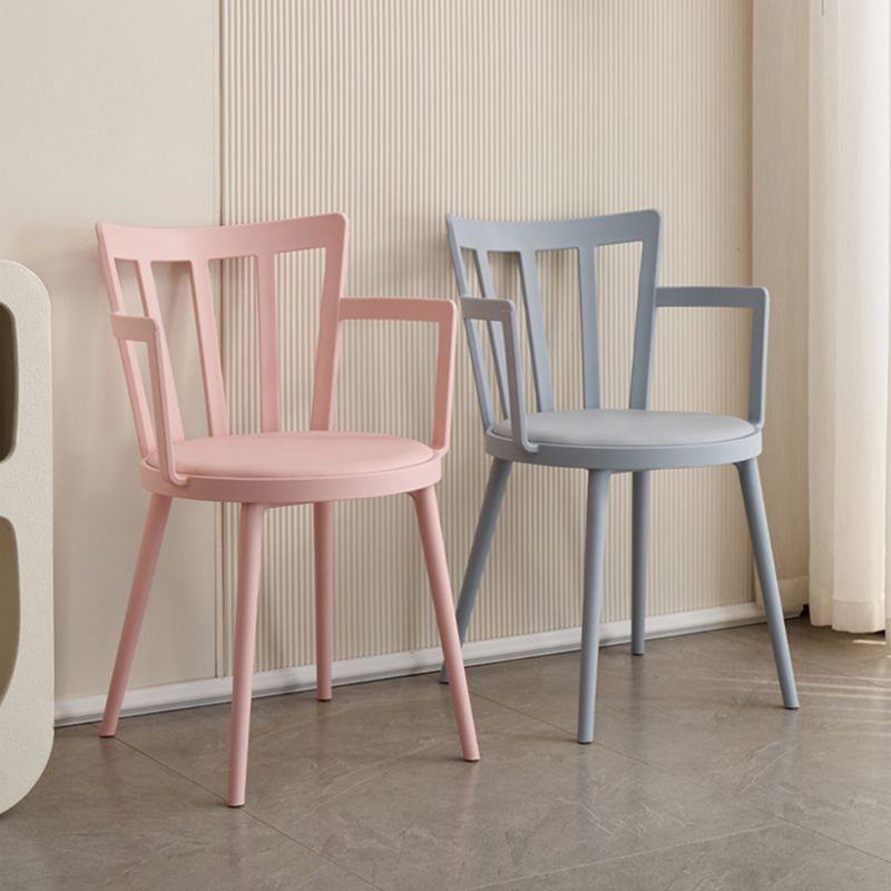 Contemporary Style Arm Chair Plastic Winsor Back Indoor Chair for Dining Room
