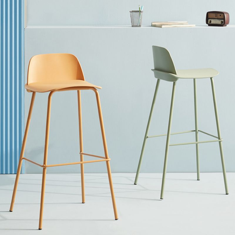 Comptoir et tabouret de bar en plastique moderne, repose-pieds rectangulaire, tabouret de bar d'intérieur