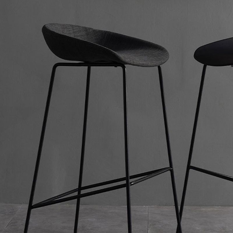 Tabourets de comptoir scandinaves en plastique et acier, sans dossier, avec siège baquet (Ensemble de 2)