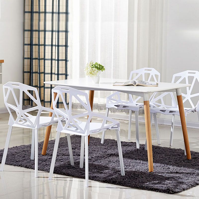 El comedor contemporáneo plástico preside la cocina que cena la silla lateral del brazo